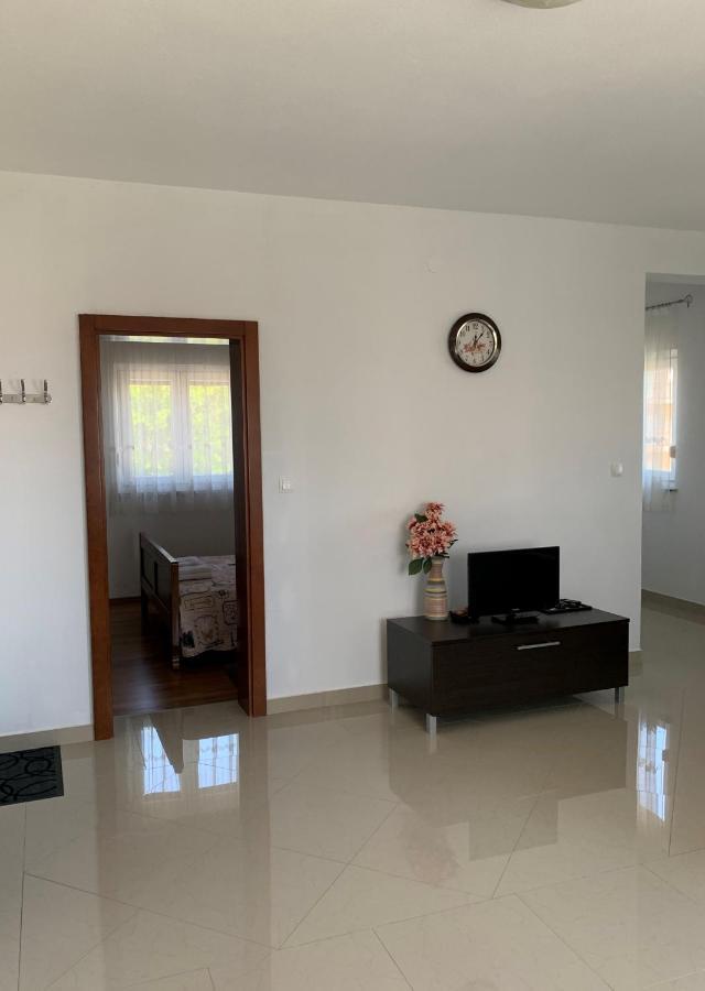 Green Hill Family Apartments Βόντιτσε Εξωτερικό φωτογραφία